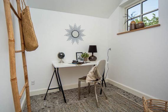 Boligstylingen viser rummets proportioner og fremhæver de oplagte anvendelsesmuliheder i alle hjørner og kroge af en bolig.