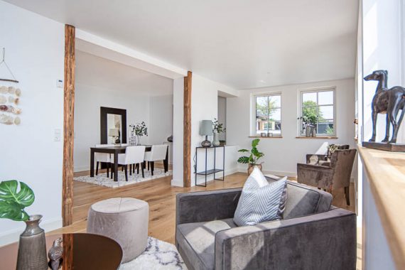 Der blev anvendt flot moderne styling fra inboligstyling.dk, da denne bolig skulle klargøres til salg.