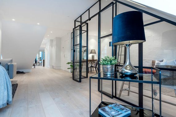 Den professionelle boligstylist arbejder med at skabe optimale bevægelsesveje rundt i boligen. Samtidig skal man fornemme sammenhæng og naturligt flow, så man med øjet nemt kan bevæge sig gennem boligens rum.