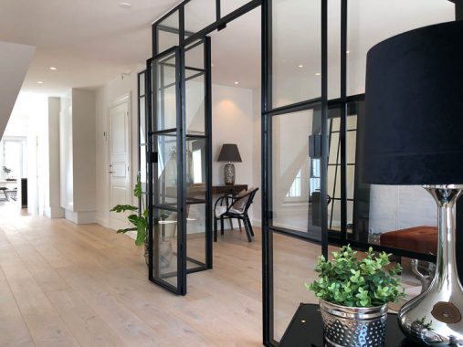 Ved fremvisninger skal boligstylingen give de potentielle købere frihed til at forestille sig deres eget liv og boligdrømme udfoldes her. Boligstylingen holdes enkel og tilpasset boligens proportioner, så pladsen og lyset får optimal effekt.