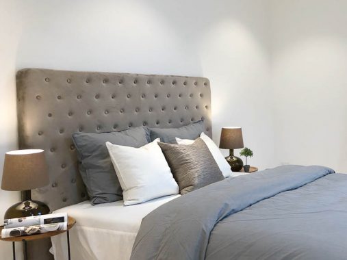 Ved en Full Styling indrettes boligen med møbler og interiør, der leveres til opgaven på lejebasis. Boligstylisten styler alt i de aftalte rum og resultatet er effektiv – og det virker. Kontakt os på inboligstyling.dk og få et godt tilbud på en Boligstyling i Storkøbenhavn.