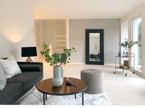 Lys, luft og visuelle virkemidler – det er boligstylistens ABC. Besøg vores inboligstyling.dk og få inspiration til, hvordan du får din bolig hurtigere og bedre solgt med boligstyling i Storkøbenhavn.