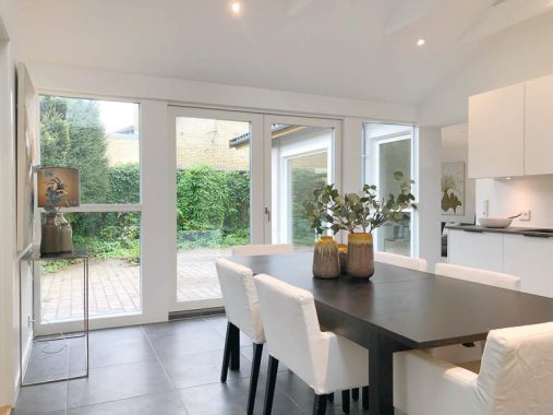 Boligstyling viser størrelsesforholdene i rummet og samtidig skabes en varm og indbydende stemning.