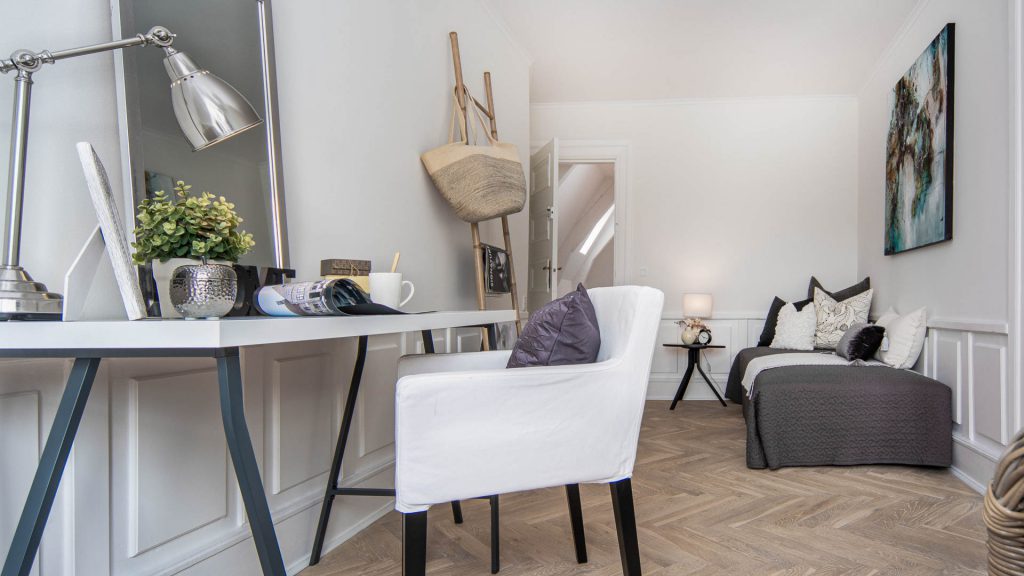En Midi Styling hjælper dig til at få sat fokus på, at din bolig fremstår attraktiv og indbydende for de potentielle købere. Boligstyling kan være en rigtig god investering af din tid og penge, der hurtigt kan vise sig, at tjene sig ind.