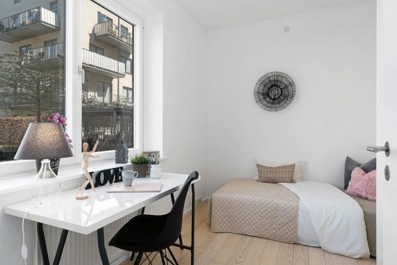 En boligstyling skal ved salg virke indbydende og understrege det lyse værelse i denne lejlighed midt i byen.