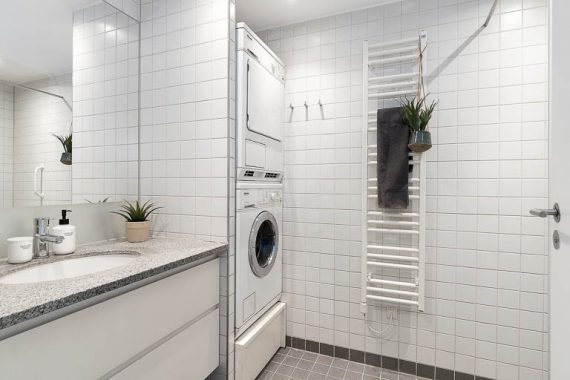 Et flot nyere badeværelse fortjener en ren og lækker boligstyling dekoration. InBoligStyling's Full Styling er en investering at sælge drømmen om wellness og livskvalitet i hverdagen bedst muligt, når boligen skal sælges.