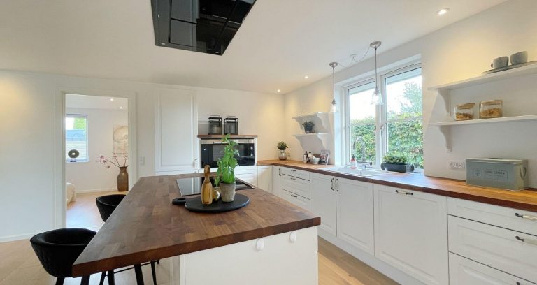 Lækker styling af køkken med en dLux Styling fra InBoligStyling