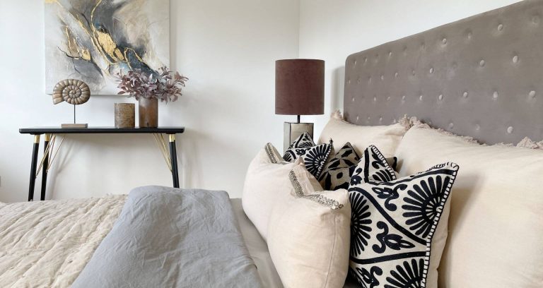 En dLux Styling fra InBoligStyling præsenterer den eksklusive bolig med et strejf af luksus.